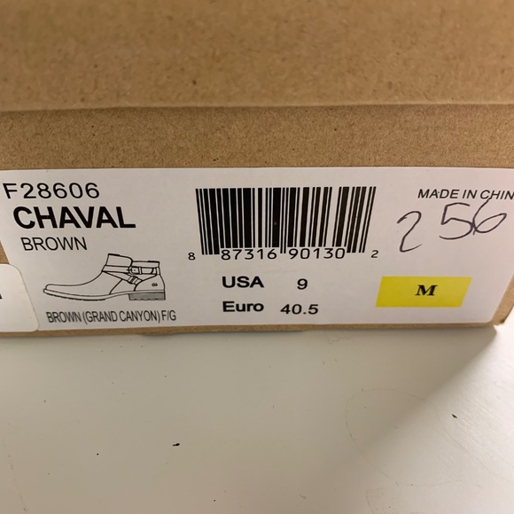 Born Chaval 9M Distressed Leather Booties with Buckle and crisscrossed straps - Picture 7 of 7